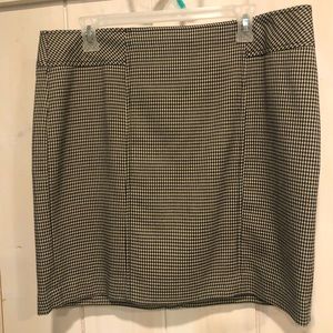 Women’s small houndstooth sweater